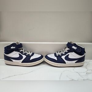 Nike Kids' Navy Blue and White Mid Sneakers Size 12.5